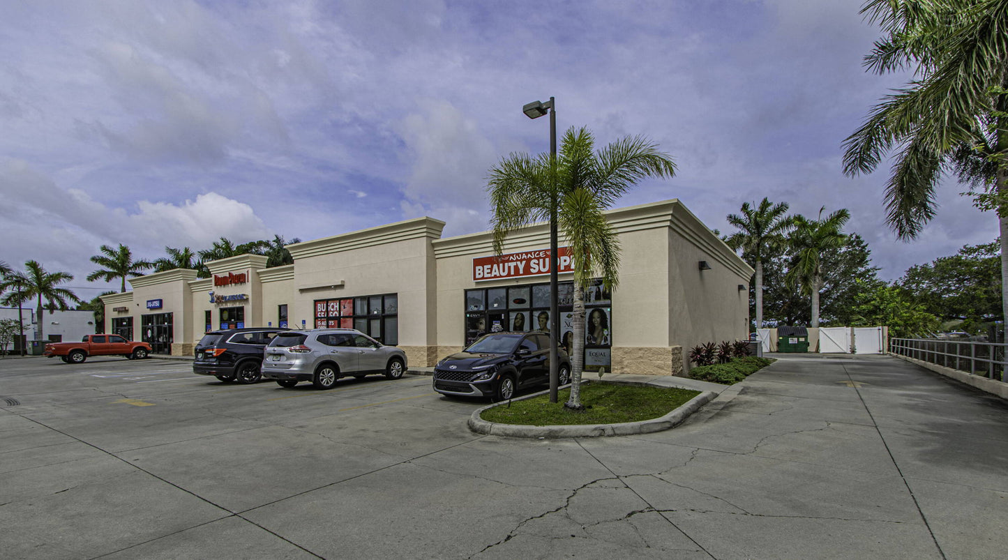 For Sale: Palm Plaza
RETAIL STRIP PLAZA - LONG TERM TENANTS