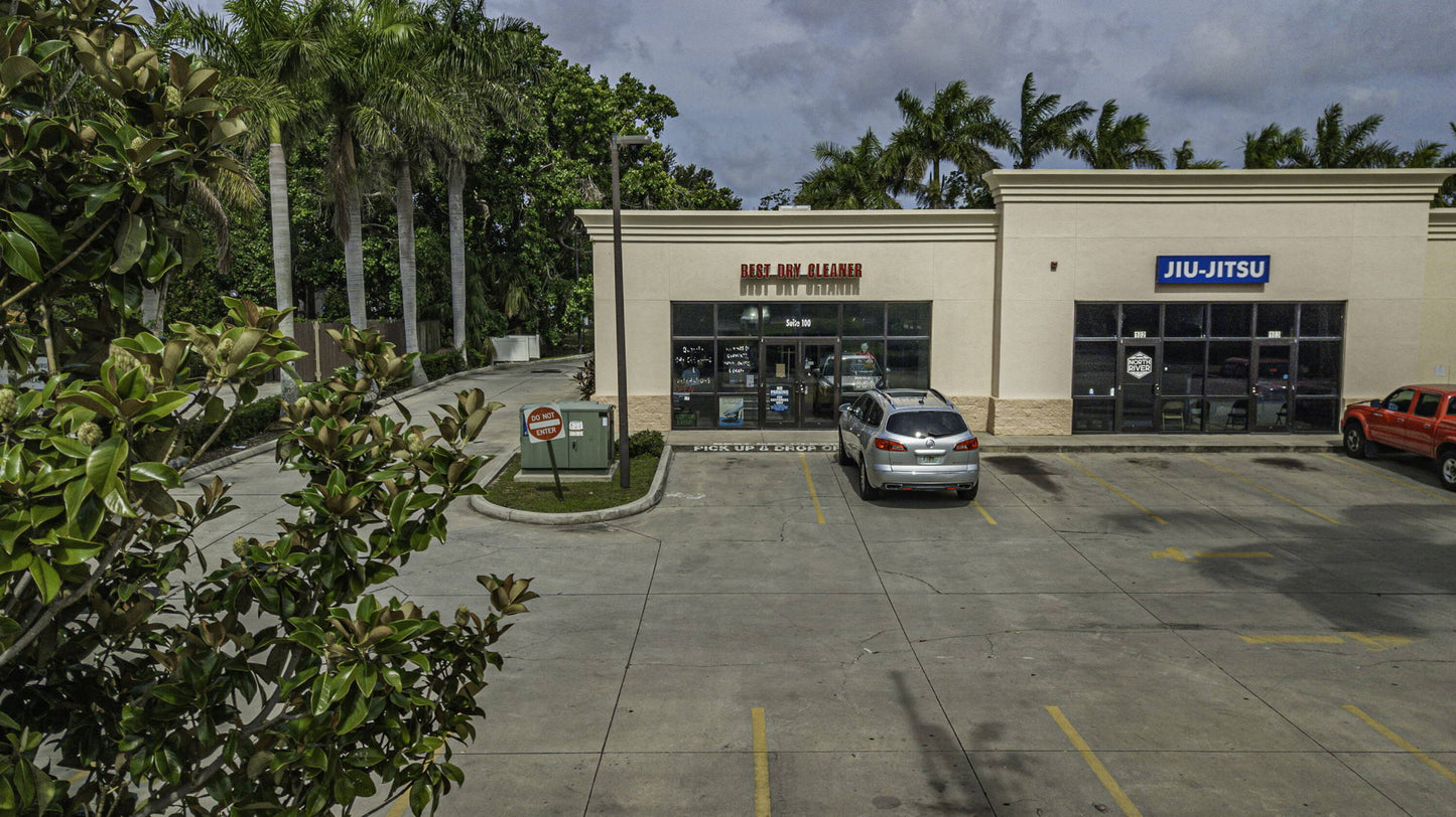 For Sale: Palm Plaza
RETAIL STRIP PLAZA - LONG TERM TENANTS